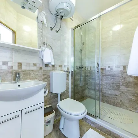 Guest house Anica 3*